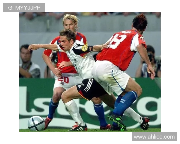 姆爷与足球明星的传奇对决揭示了运动与艺术的完美结合